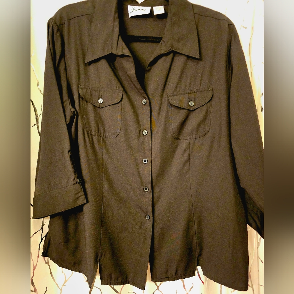 BLACK BUTTONDOWN BLOUSE WITH 3/4 SLEEVES/V-NECK WITH COLLAR SIZE:LARGE  JOANNA